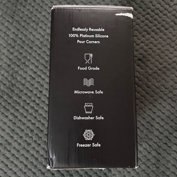 Zip Top Reusable Silicone 3-piece bag set, frost ~ NEW - Picture 3 of 5